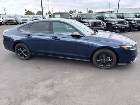 Used 2025 Honda Accord SE image 9