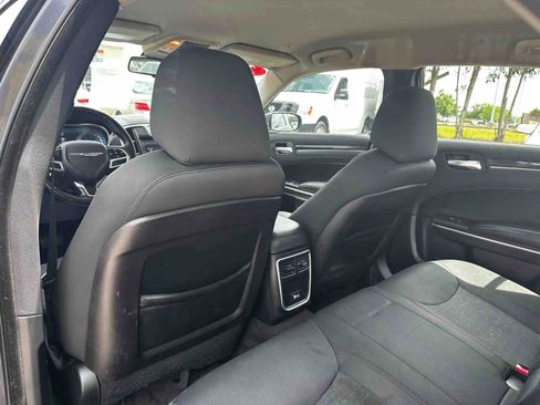 Used 2018 Chrysler 300 Touring w/ Driver Convenience Group image 39