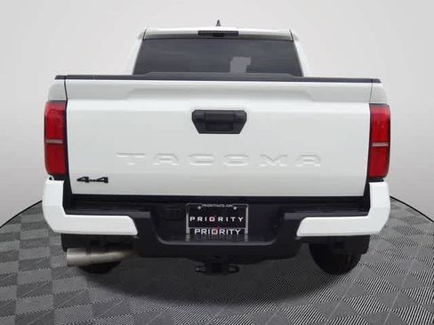 Used 2025 Toyota Tacoma TRD Sport AWD/4WD image 3