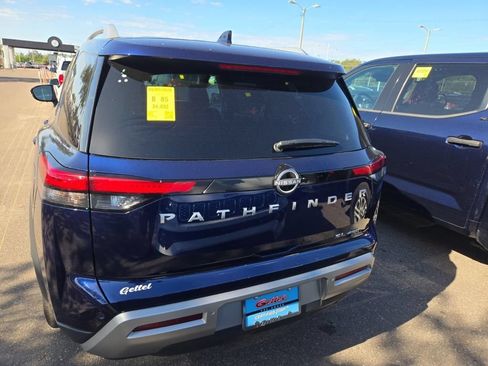 Used 2025 Nissan Pathfinder SL AWD/4WD image 2