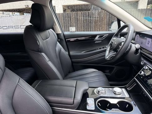 Used 2025 Genesis GV80 2.5T Standard AWD/4WD image 10