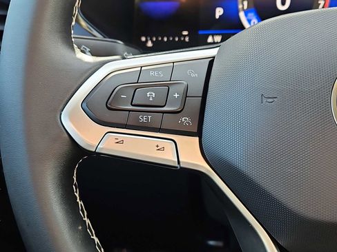 Used 2023 Volkswagen Taos SE w/ Black Wheel Package image 23