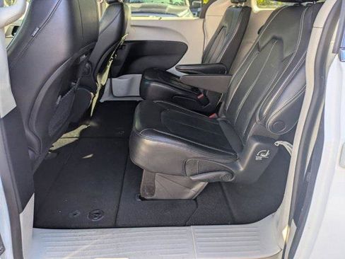 Certified 2022 Chrysler Pacifica Touring-L FWD image 26
