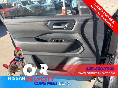 New 2026 Nissan Armada SL w/ Captain's Chari Seat Package AWD/4WD image 19