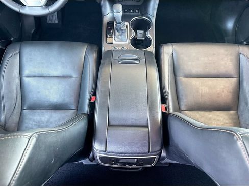 Used 2017 Toyota Highlander Limited AWD/4WD image 16