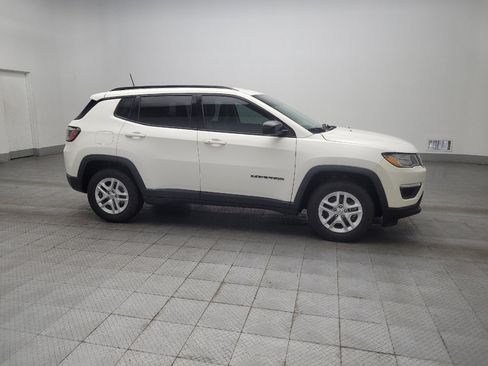 Used 2018 Jeep Compass Sport w/ Tech Group FWD image 11