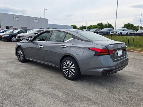 Used 2024 Nissan Altima 2.5 SV FWD image 9