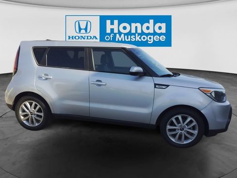 Used 2017 Kia Soul + FWD image 4