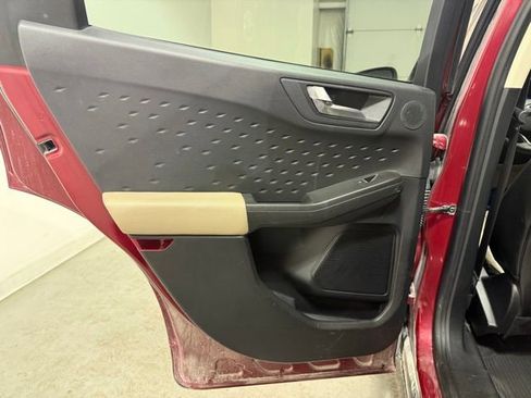 Used 2020 Ford Escape Titanium image 23