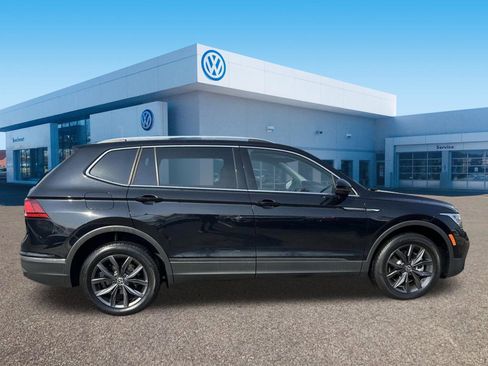 Used 2022 Volkswagen Tiguan SE w/ Panoramic Sunroof Package AWD/4WD image 8