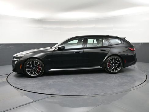 Used 2025 BMW M5 Touring AWD/4WD image 2
