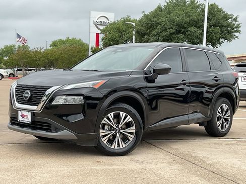 Used 2023 Nissan Rogue SV image 2