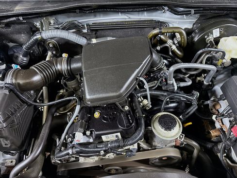 Used 2020 Toyota Tacoma SR5 RWD image 38