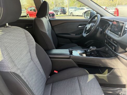 Used 2023 Nissan Rogue SV image 9