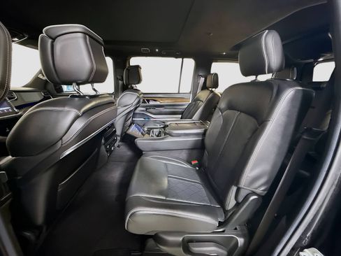 Used 2022 Jeep Grand Wagoneer Series II w/ Premium Group II image 23