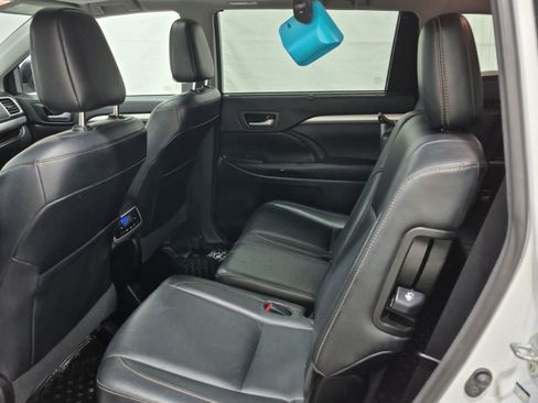 Used 2017 Toyota Highlander XLE AWD/4WD image 13