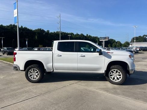 Used 2025 Chevrolet Silverado 1500 LT AWD/4WD image 11