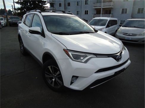 Used 2016 Toyota RAV4 XLE image 4