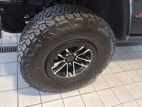Used 2025 Jeep Wrangler Unlimited Rubicon AWD/4WD image 5