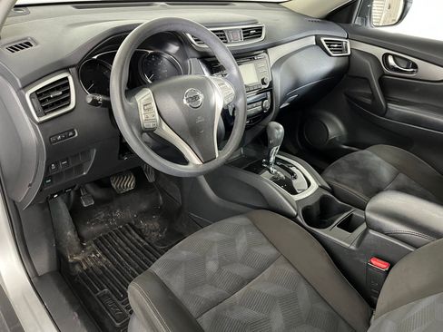 Used 2015 Nissan Rogue SV image 3