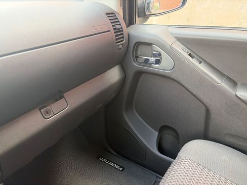 Used 2015 Nissan Frontier SV RWD image 13
