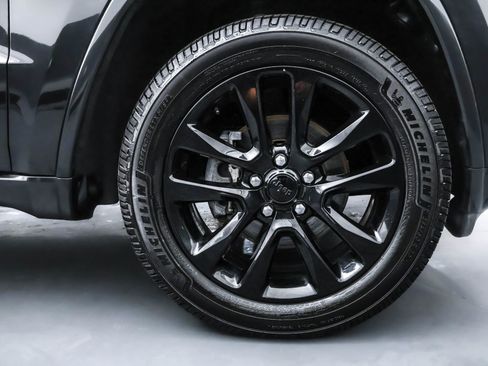 Used 2018 Jeep Grand Cherokee Altitude image 43