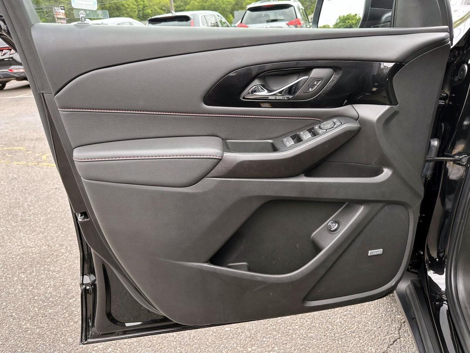 Used 2023 Chevrolet Traverse RS AWD/4WD image 8