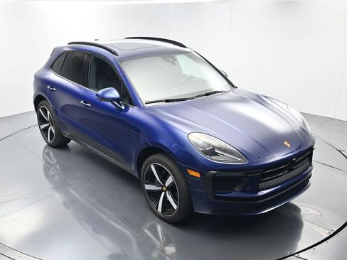 Certified 2025 Porsche Macan AWD/4WD image 42