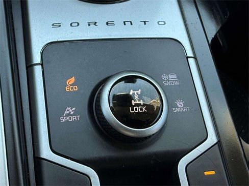 Used 2025 Kia Sorento EX image 23