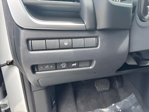 Used 2026 Nissan Rogue SV FWD image 16