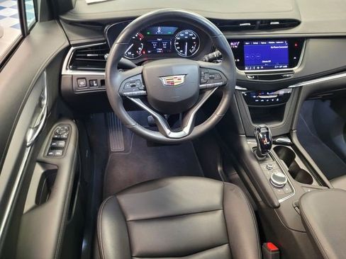 Certified 2024 Cadillac XT6 Luxury image 12