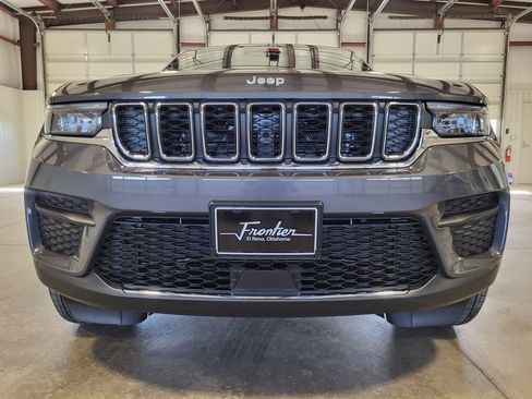 New 2025 Jeep Grand Cherokee Laredo w/ Luxury Tech Group I image 8
