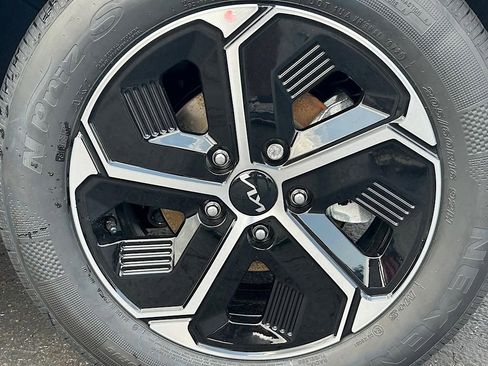 New 2025 Kia Niro EX image 24