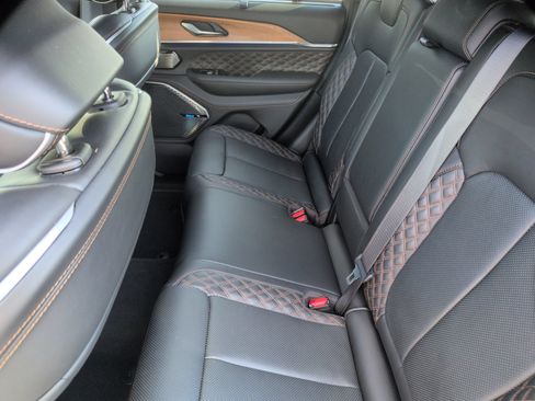 Used 2024 Jeep Grand Cherokee Summit AWD/4WD image 31