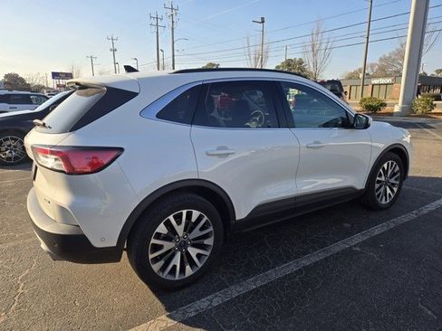 Used 2020 Ford Escape Titanium image 3