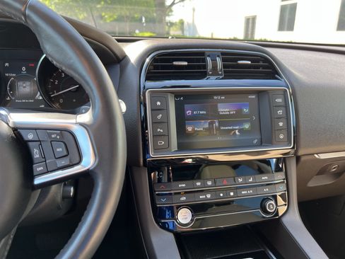 Used 2018 Jaguar F-PACE Prestige AWD/4WD image 32