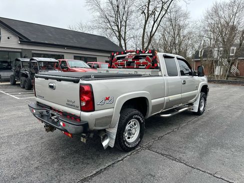 Used 2004 Chevrolet Silverado 2500 LT w/ Heavy-Duty Power Package image 4