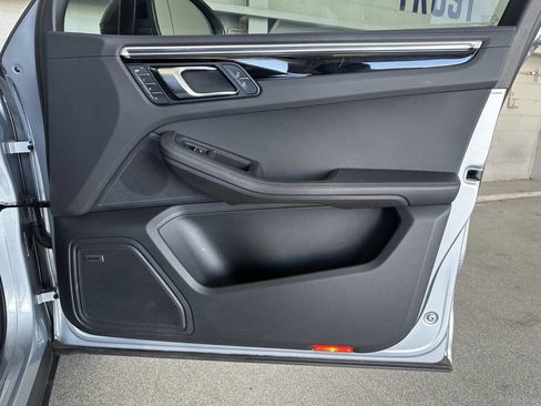 Used 2023 Porsche Macan Turbo image 19