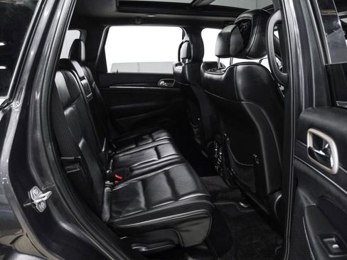 Used 2017 Jeep Grand Cherokee Overland w/ Jeep Active Safety Group RWD image 39