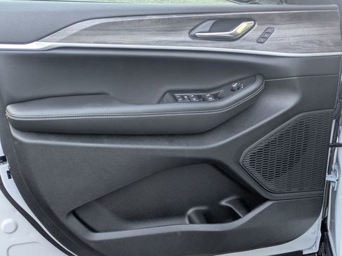 New 2025 Jeep Grand Cherokee L Limited w/ Black Appearance Package image 10