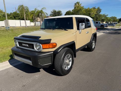 Used 2011 Toyota FJ Cruiser 4WD w/ Upgrade Pkg image 1