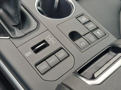 New 2026 Toyota Highlander XLE AWD/4WD image 17