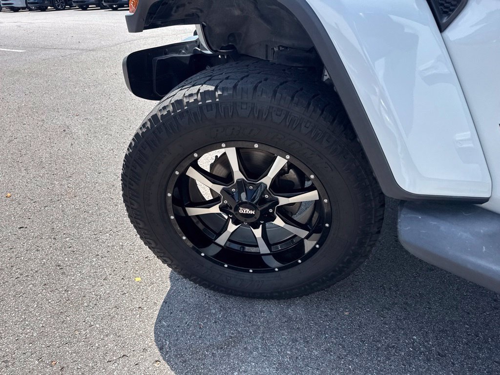 Used 2018 Jeep Wrangler Unlimited Sahara AWD/4WD image 36
