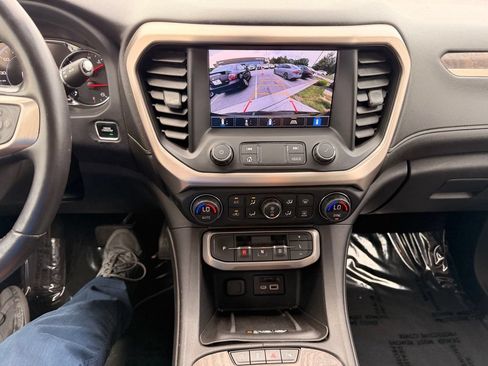 Used 2021 GMC Acadia Denali w/ Denali Technology Package FWD image 4