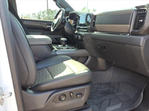 Used 2024 Chevrolet Silverado 1500 ZR2 image 12