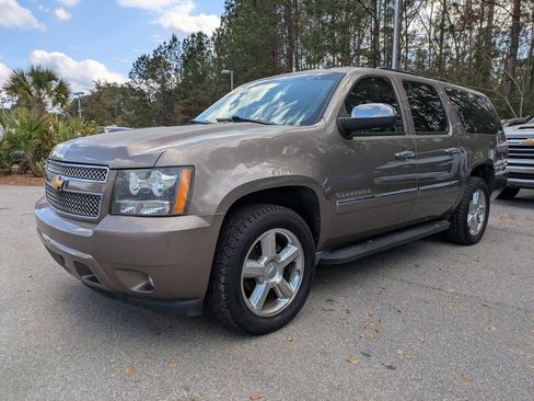 Used 2014 Chevrolet Suburban LTZ image 8