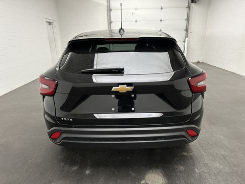 New 2026 Chevrolet Trax LS w/ LS Convenience Package FWD image 8