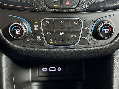 Used 2022 Chevrolet Equinox RS FWD image 17