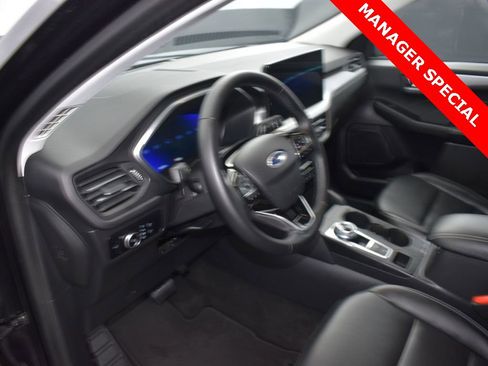 Used 2024 Ford Escape Platinum image 6