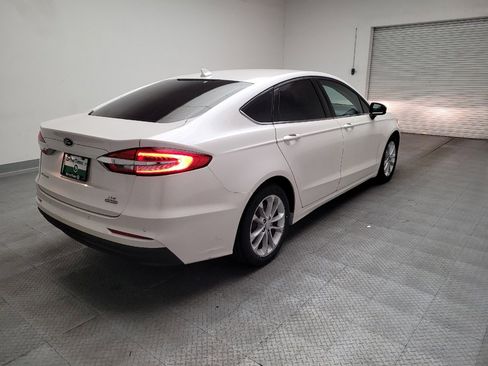 Used 2020 Ford Fusion SE FWD image 9